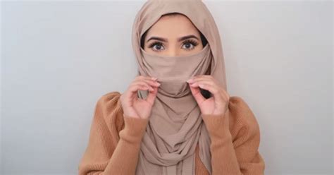 Menakjubkan 21+ gambar kartun orang pakai masker. Hijab Gambar Kartun Pakai Masker Wajah Png