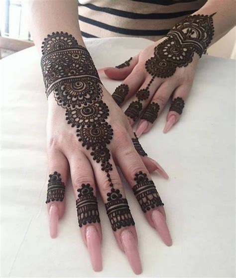 Henna tangan cantik simple dan sederhana untuk pemula youtube. 20 Corak Henna Merah Cantik Terukir Atas Tangan 16 ...