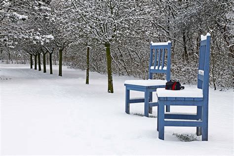 Besonders schön finde ich den winter. Stühle im Schnee Foto & Bild | jahreszeiten, winter, natur ...