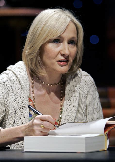 She also writes novels for adults, including crime novels under the pen name robert galbraith. J.K. Rowling, la mamma di Harry Potter: le foto della ...