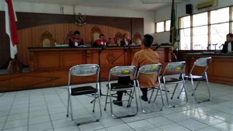 Info rekrutmen pelengkap lainnya seperti yang telah dijelaskan diatas guna mendaftar dan mengikuti seleksi masuk penerimaan pegawai baru di instansi yang dimaksud. Hilangkan Nama Dari Daftar DPO dan Terima Suap, Seorang Pegawai BNN Diadili - Tribunnews.com