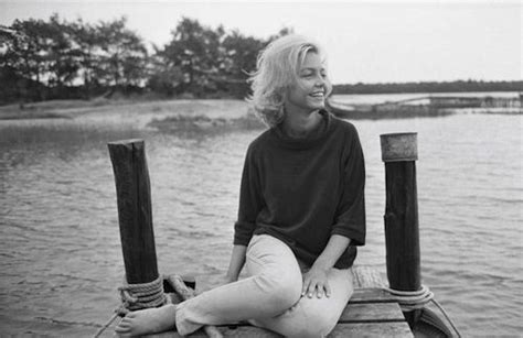 Sandra louise maud edlind friberg (née louise edlind le 15 juillet 1946) est une actrice, mannequin et femme politique suédoise. Louise Edlind Friberg. | Surfing, Kvinnor, Film