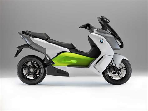 This small scooter combines electricity with sustainability, dynamism and speed with designs that attract everyone's attention. BMW C evolution (07/2012)