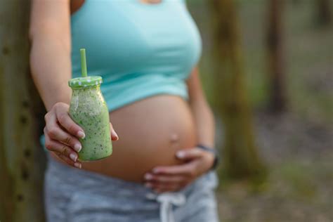 If she's like any other regular pregnant lady, she'd be getting cravings occasionally for some of the weirdest things. 5 pregnancy smoothies for healthy mum-to-be's