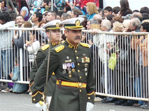 Sin embargo, en el acto oficial las autoridades argentinas confundieron el año del acontecimiento. Bicentenario 1810-2010 Desfile Militar