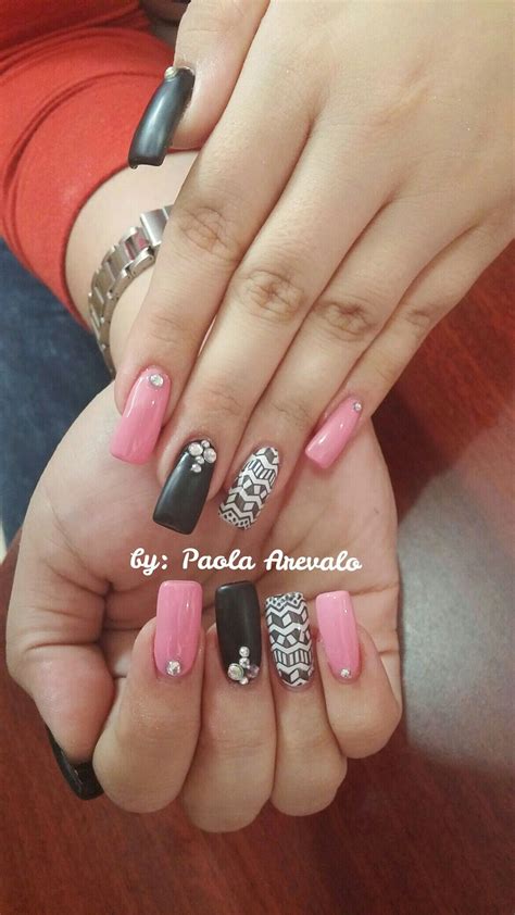 Las uñas falsas te ayudarán. Pin en Nails by Paola Arevalo