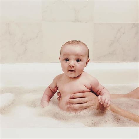 We've found the best bubble baths that use natural ingredients & are safe for baby. Winding down with a bubble bath 🛁| Photo via Instagram's ...