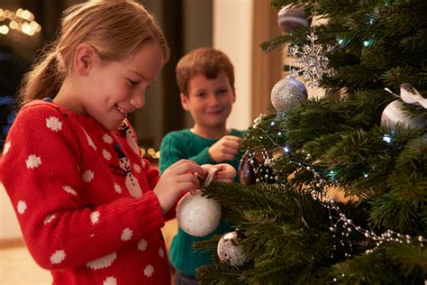 Nach nordamerika kam der brauch um 1700. Wann Weihnachtsbaum schmücken » Termine und Traditionen