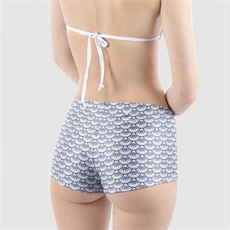 In addition, when your cat's blood temperature rises, sensors in the brain tell her to drink water in cats love to curl up in the bathtub or sink because porcelain stays cool even when it is hot outside. Custom Hot Pants. Create Your Own Personalized Hot Pants