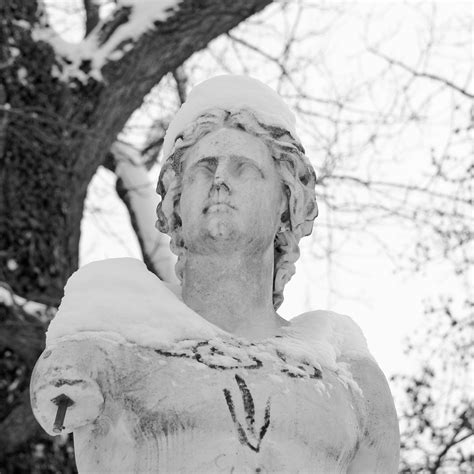 Er bietet sehr viel platz zum spielen und klettern. Hölderlin-Statue im alten Botanischen Garten Tübingen | Flickr