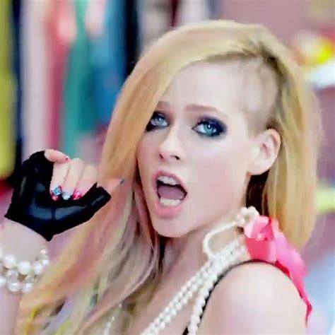 The duration of song is 03:17. Moda e Afins: Inspire-se na Avril Lavigne