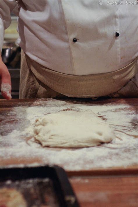 Con gabriele bonci si parla di pizza amatoriale, da fare a casa con tutti gli accorgimenti del caso per riuscire nell'impresa. corso di pizza con Gabriele Bonci: pizza perfetta in casa ...