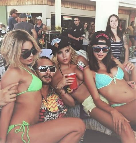 The second coming will follow a new group of partyers battling an extreme militant christian sect attempting to convert them. James Franco - Spring breakers | James franco spring ...