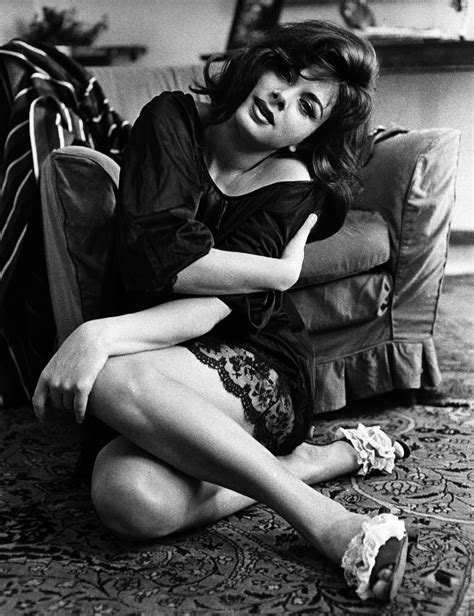 She is perhaps best known for her roles in federico fellini's 8½ and juliet of the spirits, winning a silver ribbon best supporting actress award for each film. Sandra Milo ha ottant'anni - Il Post