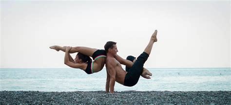 Draw the opposite leg into tree pose by bending the knee and bringing foot to the ankle, calf or inner thigh of the standing leg. Acro Yoga Loved and pinned by www.downdogboutique.com | Couples yoga poses, Partner yoga, Yoga poses