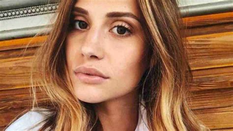 Non vi rende meno madri farlo come non vi rende eroine non farlo. Beatrice Valli, fisico da urlo a due settimane dal parto FOTO