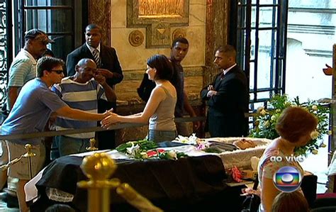 Também tinha um filho adotivo chamado andré lucas. São Vicente News: Três Mil Pessoas Passam Por Velório De ...