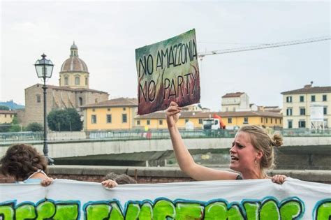 Via monte rosa, 6 20149 milano telefono: Amazzonia in fiamme, la protesta di Fridays for Future ...