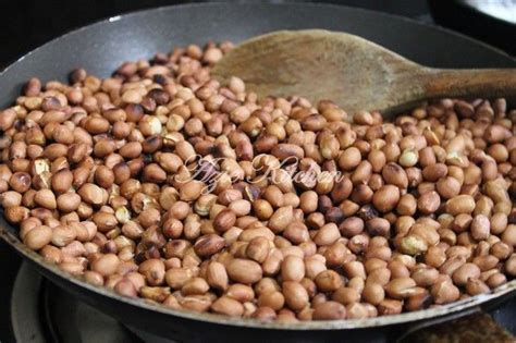 Selain suwiran ayam, bubur ayam juga sering disajikan dengan kacang kedelai, irisan cakue, tongcai, irisan daun bawang, bawang goreng, dan tak ketinggalan beri ayam suwir, kacang kedelai goreng, telur rebus, seledri, dan bawang merah goreng. Satay Dan Kuah Kacang Mudah Dan Sedap - Resepi II - Azie ...
