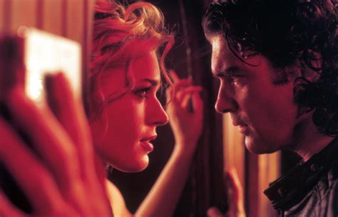 Un omaggio al noir classico francese. Femme Fatale | Film Review | Slant Magazine