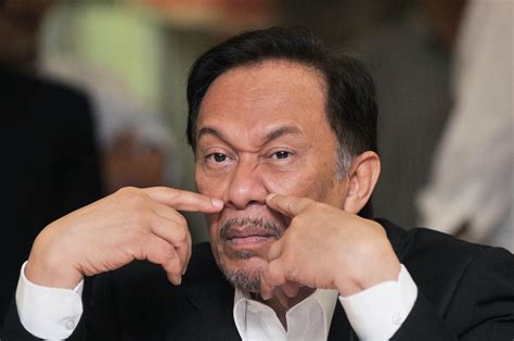 He is a model, a television personality, a pop singer who takes pride. GERAKAN 13: 5/34 PENGHINAAN ANWAR IBRAHIM TERHADAP PAS