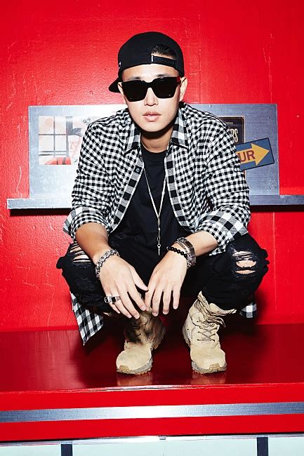 A genre of variety shows in an urban environment. Original Cast Member Gary confirmed to leave "Running Man"!