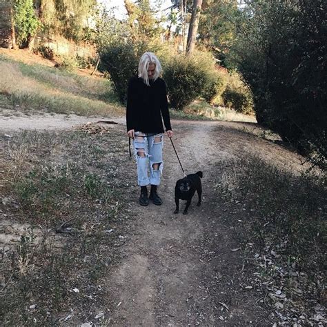 Phoebe bridgers was born on august 17, 1994 in orange county, los angeles, california, usa. Phoebe Bridgers su Instagram: "🐽" in 2020 | Phoebe ...