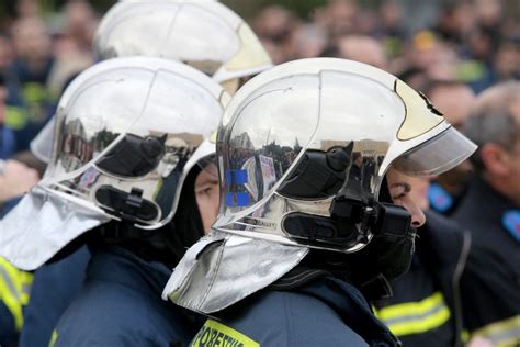 Κλείστε τις παροχές φυσικού αερίου και. Φωτιά σε πλοίο στο Πέραμα - Aftodioikisi.gr