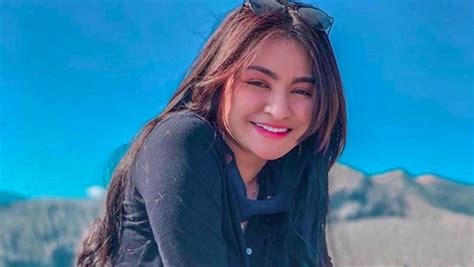 Download video viral nathalie holscher 20 detik. Nathalie Holscher Ungkap Alasan jadi Mualaf, Dapat Bisikan ...