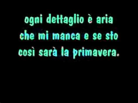 Accordi tiziano ferro, troverai un elenco di spartiti da poter suonare con la tua chitarra, note posizionate sulla parola da cantare. Non Me Lo So Spiegare Tiziano Ferro Accordi e Testo