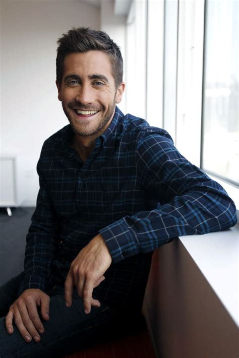 This answers first letter of which starts with h and can be found at the end of t. Noelito Flow in 2020 | Jake gyllenhaal, Men, Guys