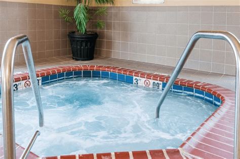 Select rooms feature whirlpool tubs. 15 Romantic Getaways In Indiana With Hot tubs (The Best ...