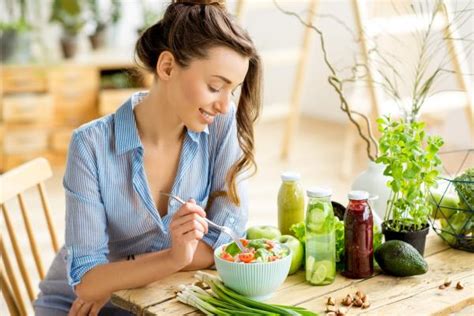 But her risk of developing colon and rectal cancer before the age of 50 is 0.3 percent, or about 3 out of every 1,000 women. Increased cancer survival due to diet and lifestyle ...