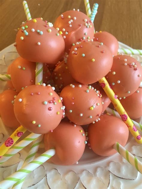 Again, you could use a ruler if you prefer and work your way around the cake by measuring and creating marks. Using up leftovers cake pieces to make cake pops | Cake ...