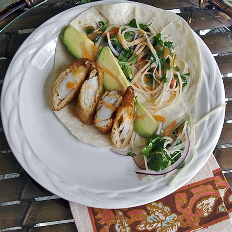 Lightly fried cod topped with sliced avocado, cabbage and drizzled with a spicy crema sauce. Javaholic: Fried Fish Tacos with Young Papaya Slaw