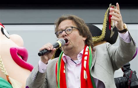 Jun 01, 2021 · ondernemer marc coucke (56) heeft afscheid moeten nemen van zijn vader. Marc Coucke aangeklaagd voor plagiaat voor 'Couckenbak ...