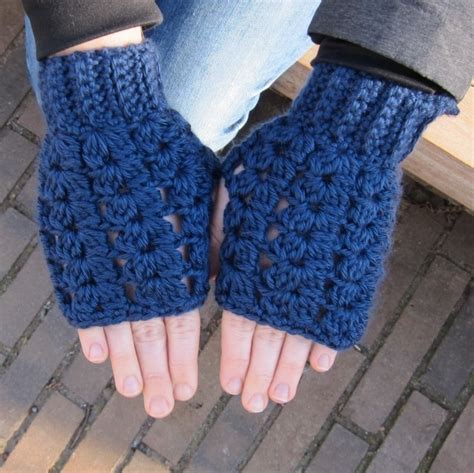 A resourceful blog to help those who want to improve their scores on some english tests by doing some exercises and practices available with the answer keys to help checking the compare in and out V Stitch Fingerless Gloves · How To Make Fingerless Gloves ...