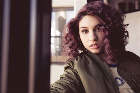 Beautiful, intelligent, funny, charming, respectful, friendly, articulate, loves unconditionally, she has it all! Alessia Cara: Scars to your beautiful - YOU! Magazin