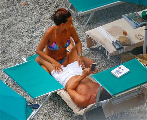 February 16, 2018 by fabwag. Antonio Conte and his wife on the beach in Italy - Daily Star