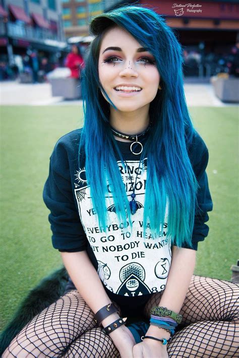 At the same time, we couldn't help but notice that the hair color is rather unusual for emo hairstyles, yet stunning nonetheless. Emo , Scene Girls | Blue hair, Scene hair, Emo hair