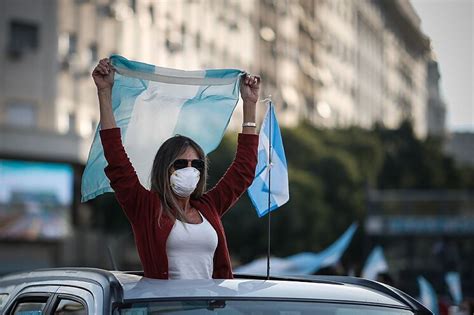 Manifestación convocada por la ctm y la confluencia sindical de la bahía de cádiz con presencia del alcalde y los parlamentarios teresa rodríguez y miguel urbán. Decenas de manifestaciones en Argentina contra el Gobierno ...