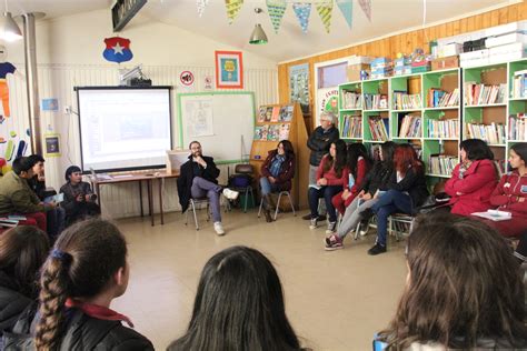 Conocido coloquialmente como efe ortega, este periodista y escritor comenzó sus estudios en la universidad de la frontera y luego los concluyó en la pontificia universidad católica de chile. Escritor Francisco Ortega conversó sobre las aventuras de ...