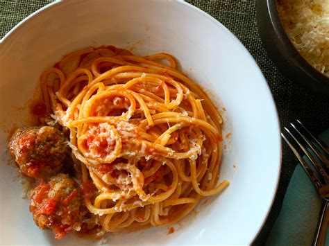 In a large slow cooker, add frozen (or fresh) cooked meatballs. homemade Spaghetti and Meatballs : recipes