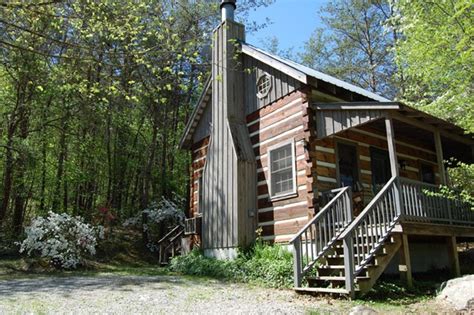 Cabin is located close to club house, pool, and fitness center. Pioneer Cabins and Guest Farm - Farm Stay USA