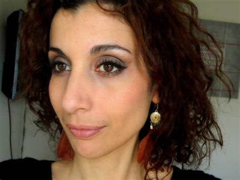 Rouge à lèvres et fard à paupière mac neuf emballé. Make Up by Yasmine: Charbonneux marron avec la Naked