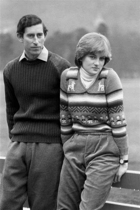 De prins houdt naar verluidt erg van labradors. May 6, 1981: Prince Charles & his fiance, Lady Diana ...