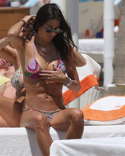 Elisabetta gregoraci e il messaggio postato su instagram ELISABETTA GREGORACI in Bikini at a Beach in Miami 06/21 ...