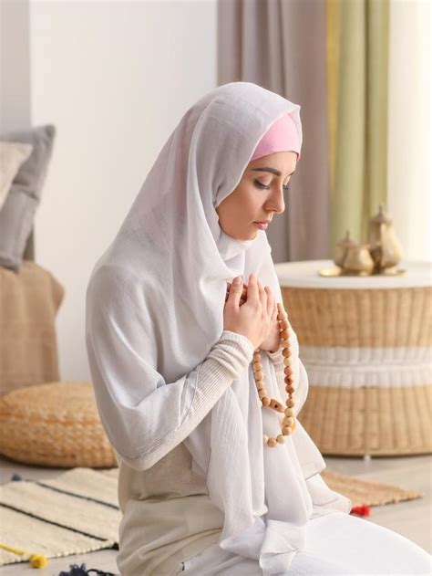 Ada empat perkara yang allah tetapkan bagi seorang hambanya yaitu: Doa Untuk Suami Agar Dimudahkan Rezekinya - Kumpulan Doa