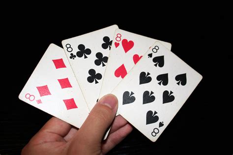 File:8 playing cards.jpg - Wikipedia