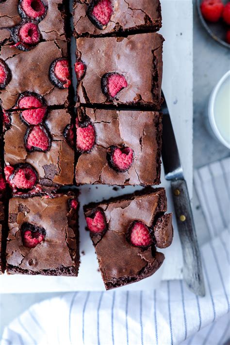 Im gegensatz zu marmorkuchen und hefezopf, müssen brownies nach dem backen erstmal auskühlen. Rezept saftige Himbeer Brownies | Zucker, Zimt und Liebe